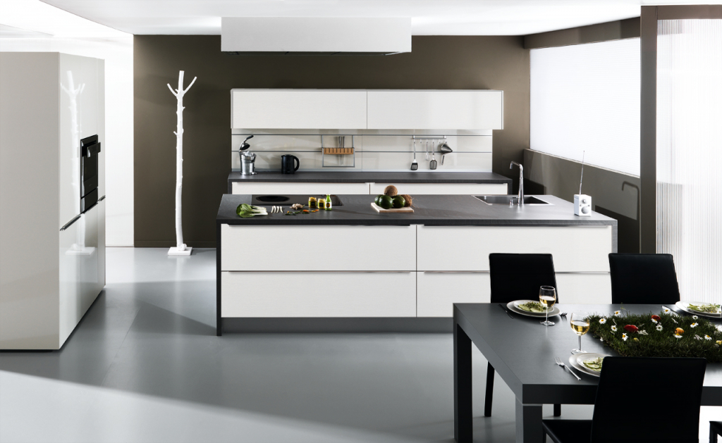 Cuisine Schmidt noire et blanche moderne et design au style épuré